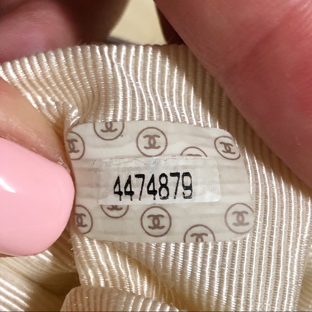 ❤️CHANEL❤️ WHITE BUCKET BAG - Picture 12 of 15